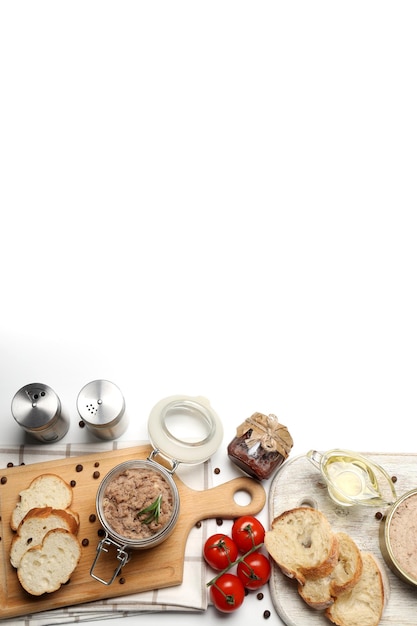 Stół z przygotowanymi potrawami